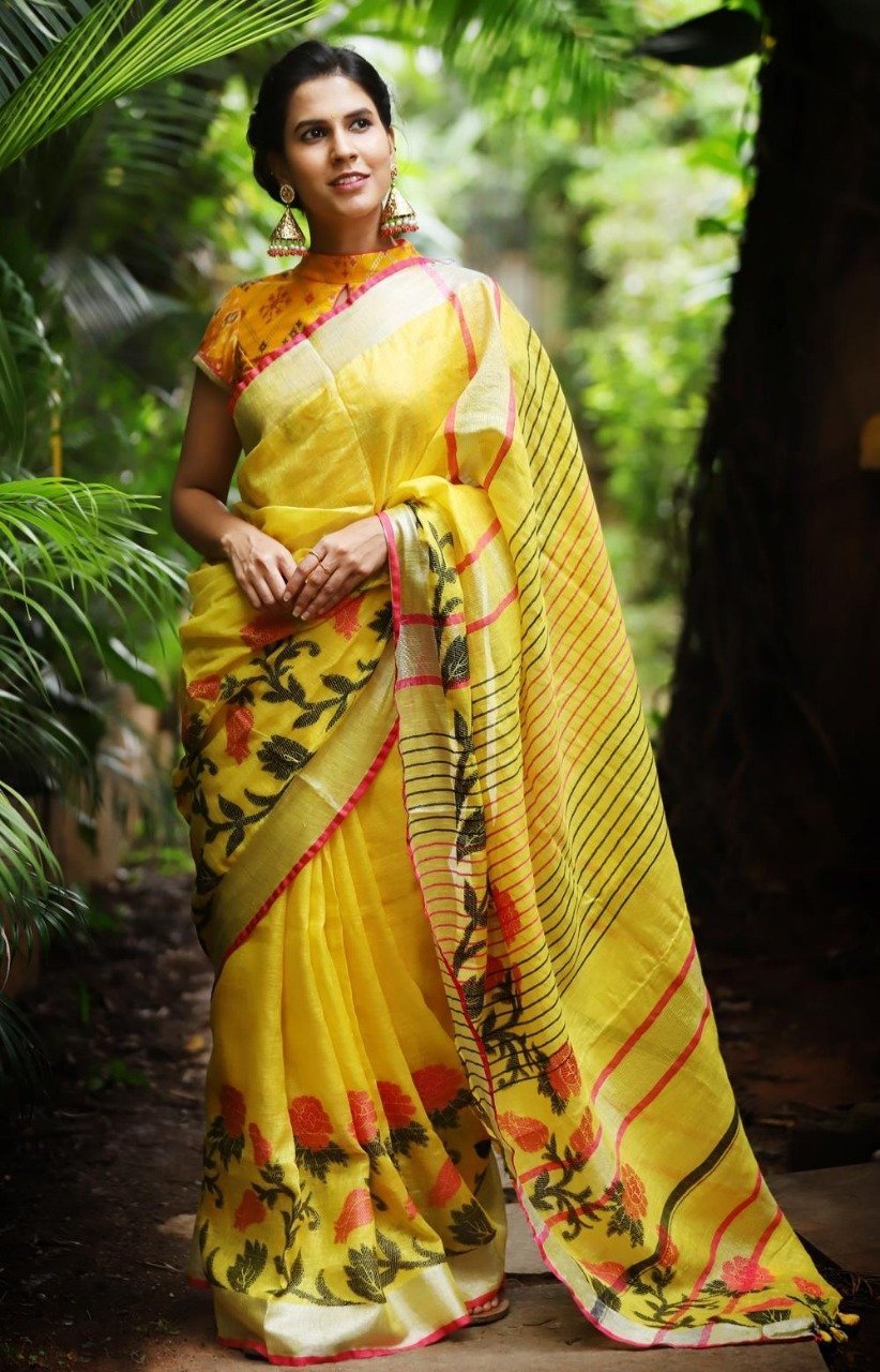 Intricate Yellow Pure Linen Jari Patta and Digital Print Saree with Blouse