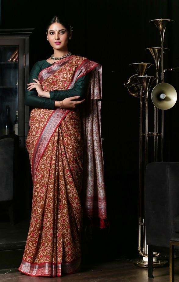 Flattering Maroon and Green Colour Pure Linen Jari Patta and Beautiful Digital Print Saree with Blouse